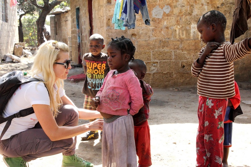 Rūtą ir Giedrę Zambijoje pribloškė trylikametės afrikietės žodžiai: „Trys vyrai geriau nei dvidešimtâ€